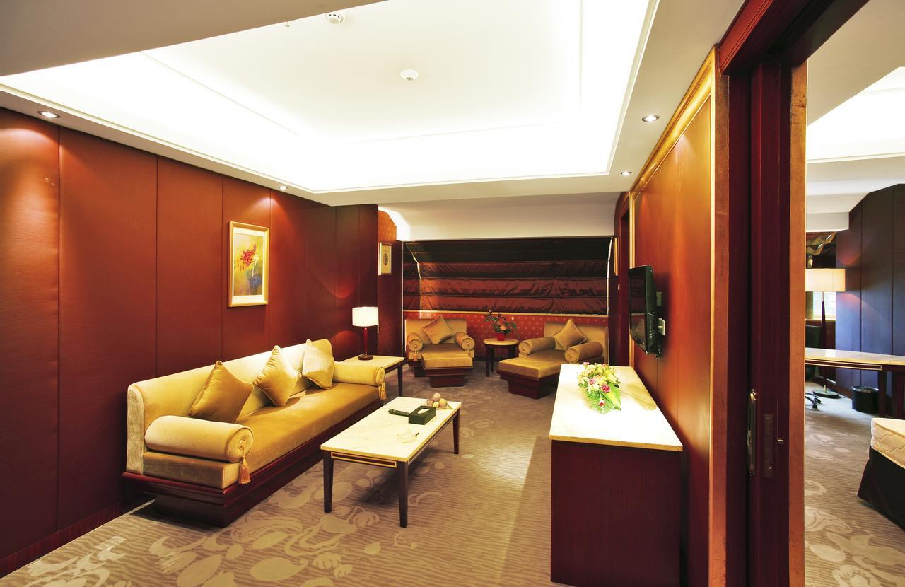 Chengdu Tianyou International Hotel Чънду Екстериор снимка