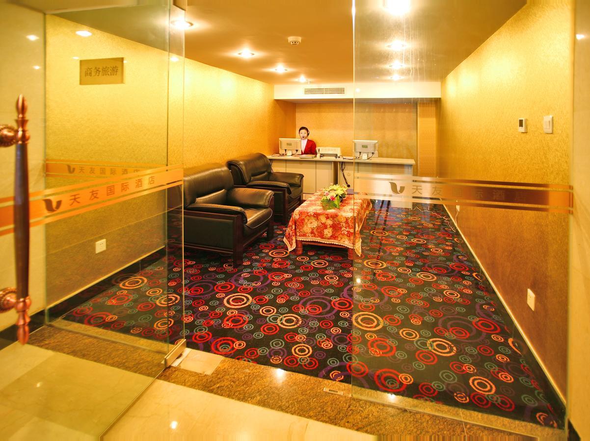 Chengdu Tianyou International Hotel Чънду Екстериор снимка