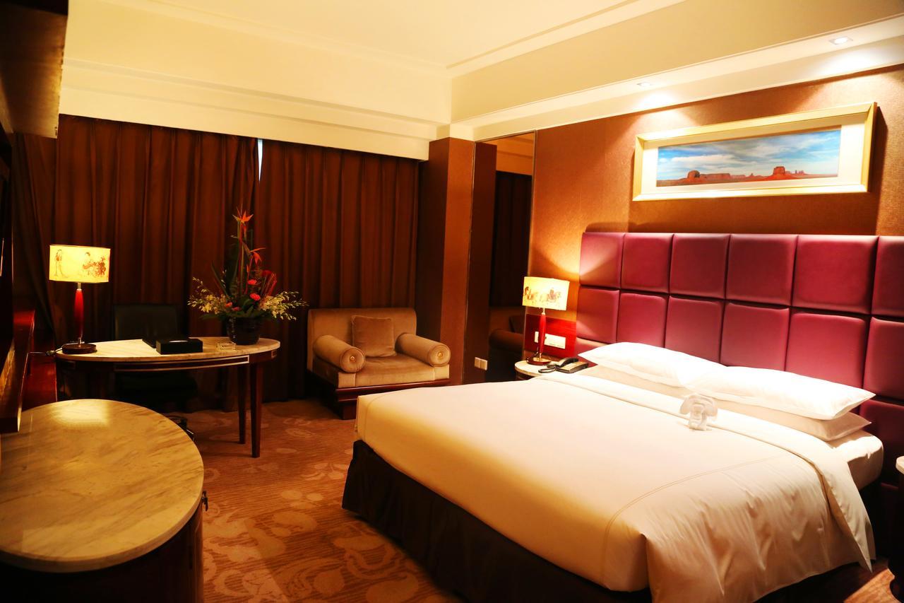 Chengdu Tianyou International Hotel Чънду Екстериор снимка