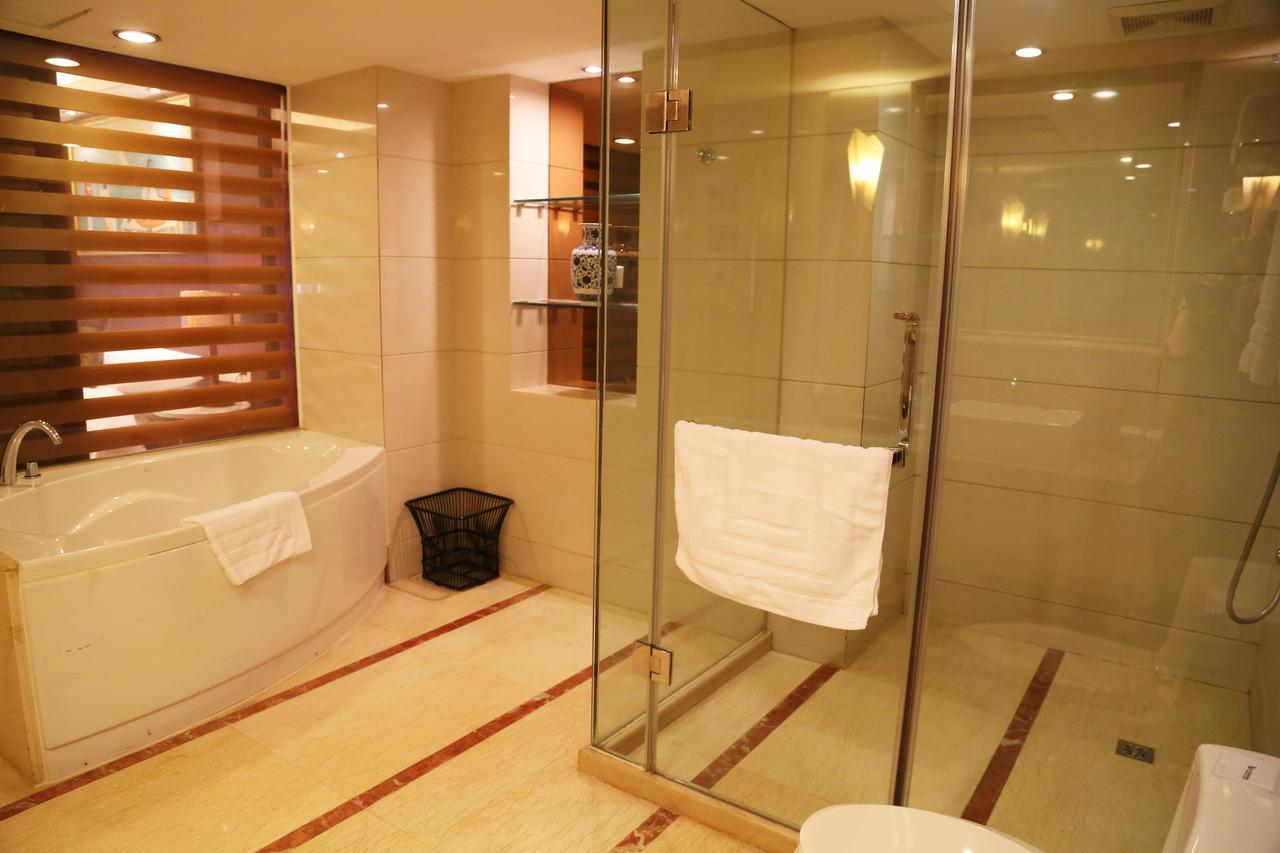 Chengdu Tianyou International Hotel Чънду Екстериор снимка